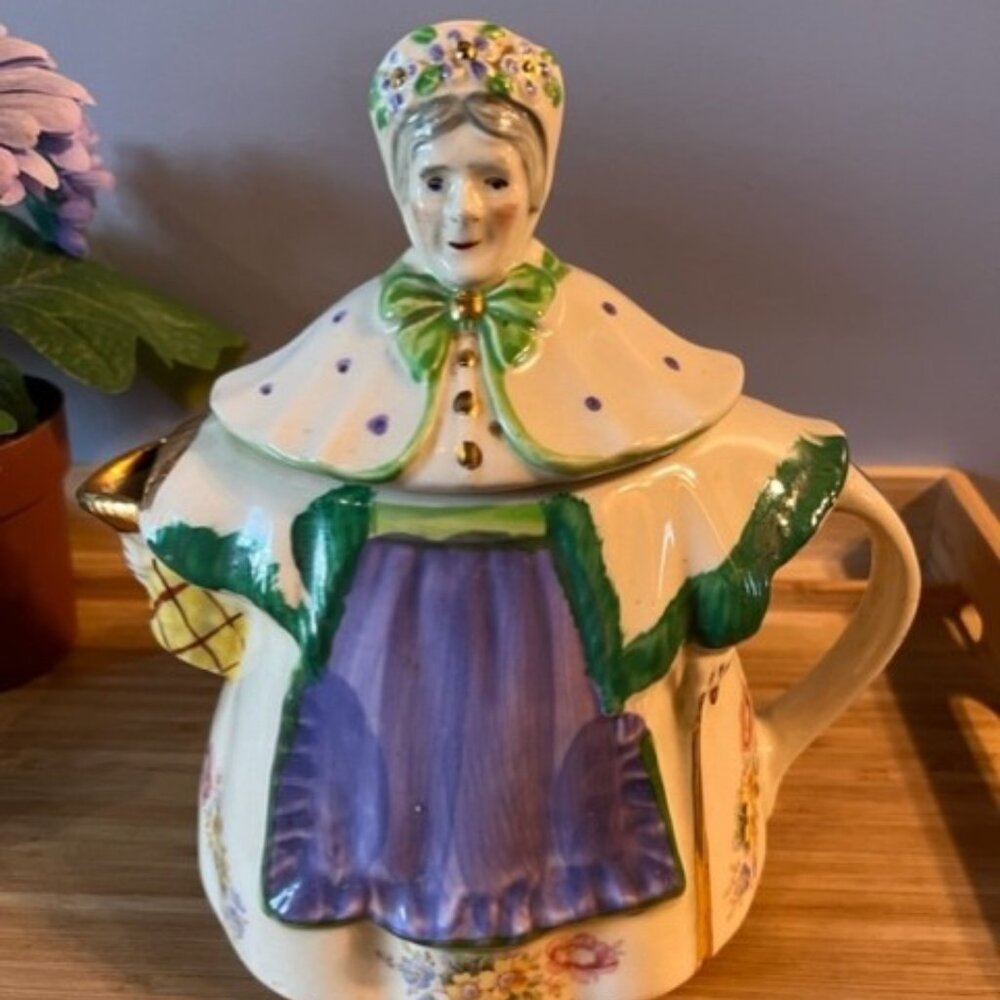 Vintage Shawnee Patented Granny Ann Teapot **READ**